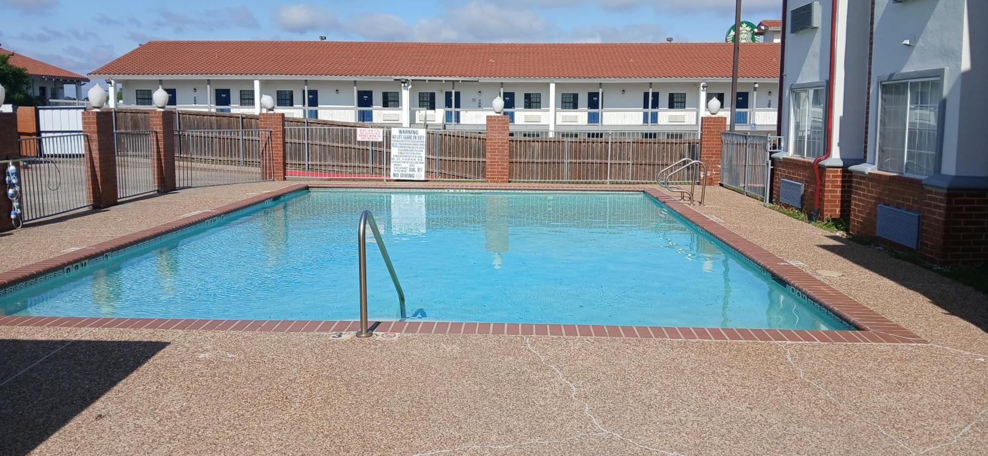 Red Roof Inn & Suites Euless - Dfw Airport Southwest Ngoại thất bức ảnh